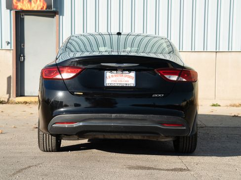Used 2015 Chrysler 200 Limited w/ Convenience Group image 14