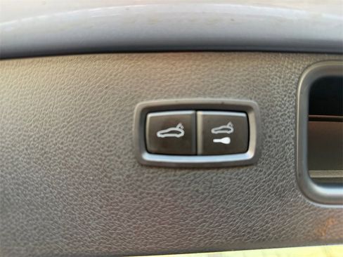 Used 2019 Porsche Macan S image 32