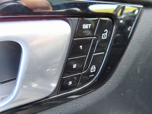 Used 2021 Porsche Cayenne Coupe image 12