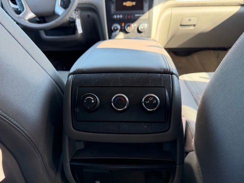 Used 2017 Chevrolet Traverse LT FWD image 18