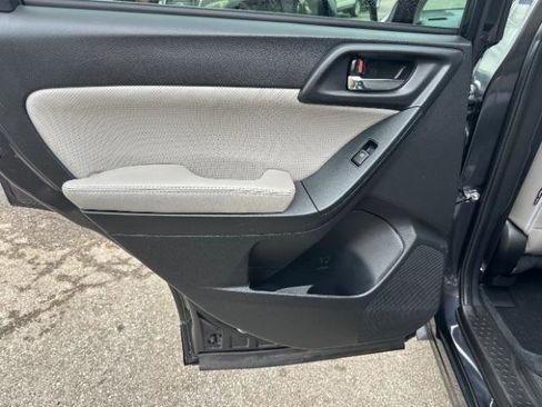 Used 2017 Subaru Forester 2.5i Limited image 31