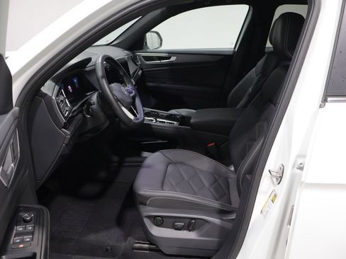 Used 2025 Volkswagen Atlas Cross Sport SE AWD/4WD image 9