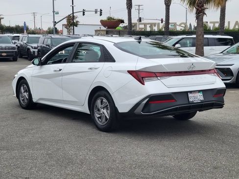 Used 2025 Hyundai Elantra SE FWD image 3