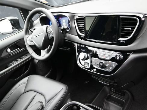 New 2026 Chrysler Voyager LX FWD image 17
