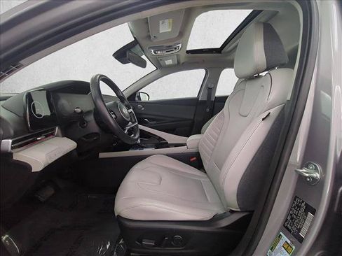 Used 2024 Hyundai Elantra Limited FWD image 17