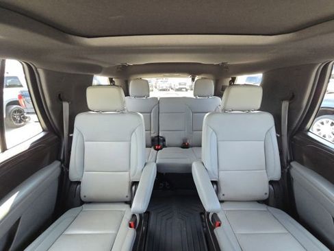 Used 2023 Chevrolet Tahoe Z71 w/ Luxury Package image 18