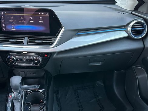 Used 2025 Chevrolet Trax LT image 33