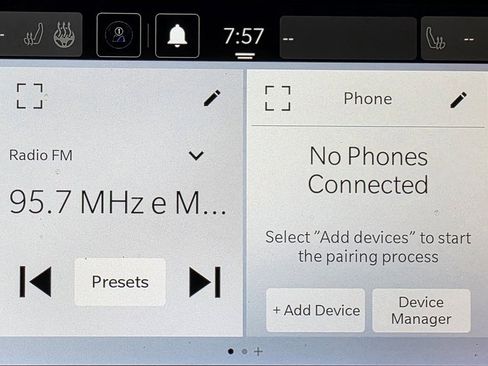 Used 2024 Chrysler Voyager LX image 3