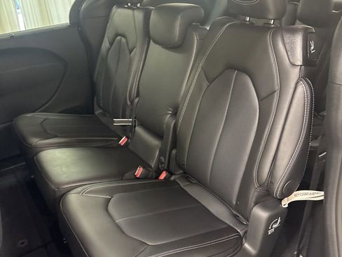 New 2026 Chrysler Pacifica Select image 21