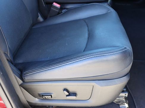 Used 2017 RAM 1500 Laramie image 24