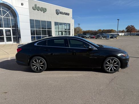Used 2018 Chevrolet Malibu LT image 2