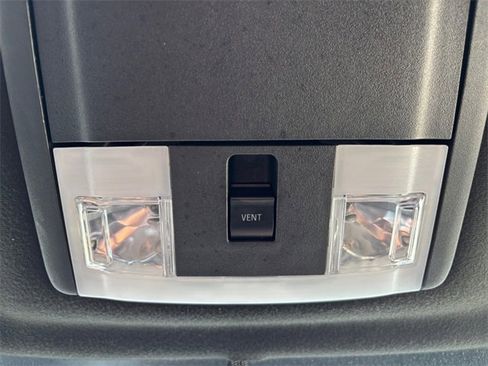 Used 2017 Ford Expedition XLT image 27