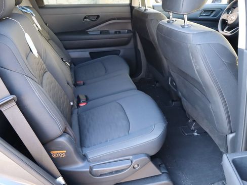 Used 2025 Nissan Pathfinder S FWD image 18