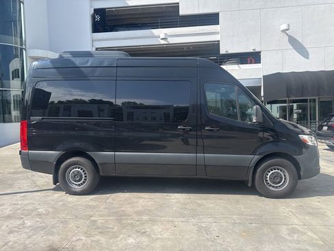 Used 2024 Mercedes-Benz Sprinter 2500 image 4