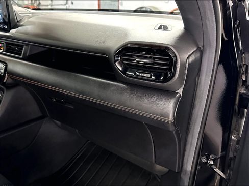 Used 2025 Honda Pilot TrailSport image 17