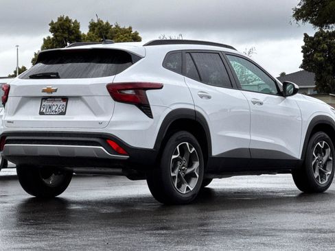 Used 2025 Chevrolet Trax LT image 6