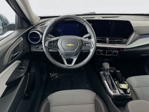 Used 2025 Chevrolet Trax LT w/ LT Convenience Package image 28