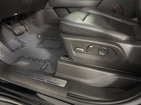 Used 2024 GMC Sierra 2500 Denali w/ Denali Reserve Package image 25