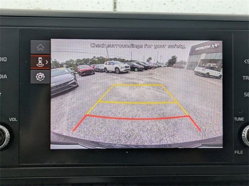 Used 2023 Kia Carnival LX image 22