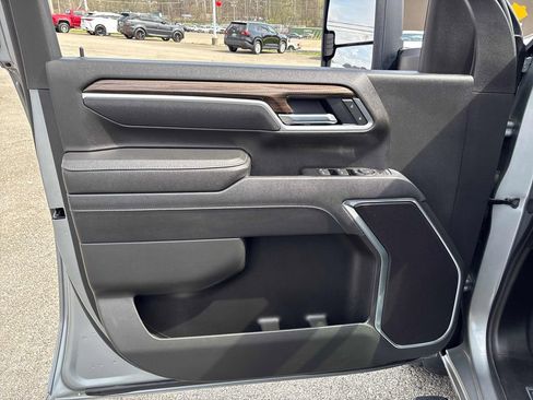 Used 2025 Chevrolet Silverado 2500 LT w/ Convenience Package image 9