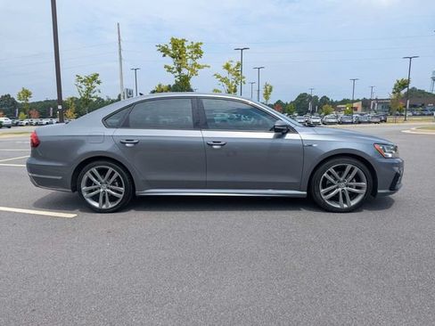 Used 2018 Volkswagen Passat 2.0T R-Line FWD image 3