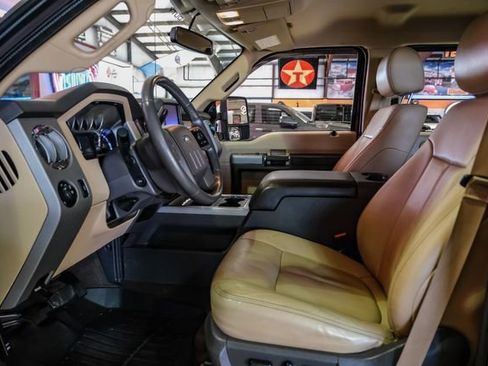 Used 2016 Ford F250 Lariat w/ Lariat Interior Package image 6