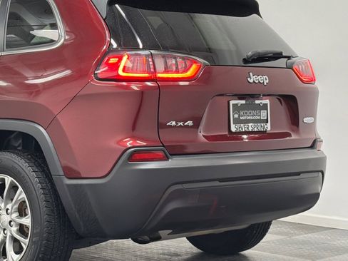 Used 2019 Jeep Cherokee Latitude Plus w/ Comfort/Convenience Group image 6