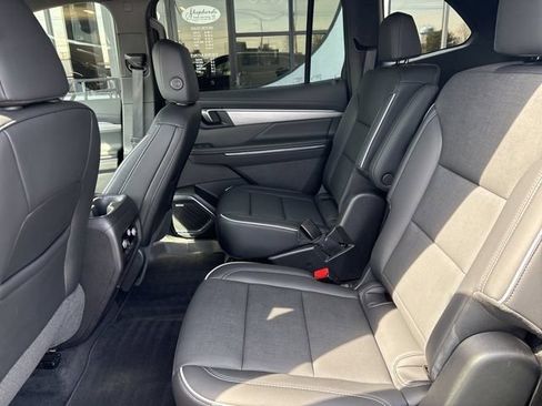 Used 2025 Buick Enclave Preferred AWD/4WD image 12