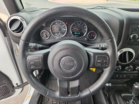 Used 2017 Jeep Wrangler Unlimited Rubicon AWD/4WD image 16
