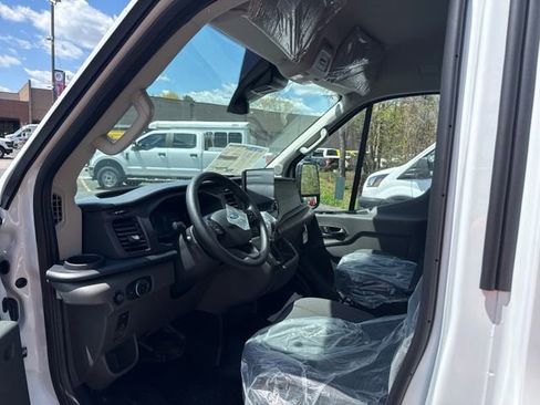 New 2026 Ford Transit 250 148 Medium Roof RWD image 9