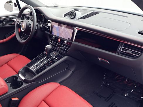 New 2026 Porsche Macan AWD/4WD image 25