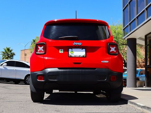 Used 2019 Jeep Renegade Latitude FWD image 12