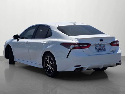 Used 2021 Toyota Camry SE FWD image 4