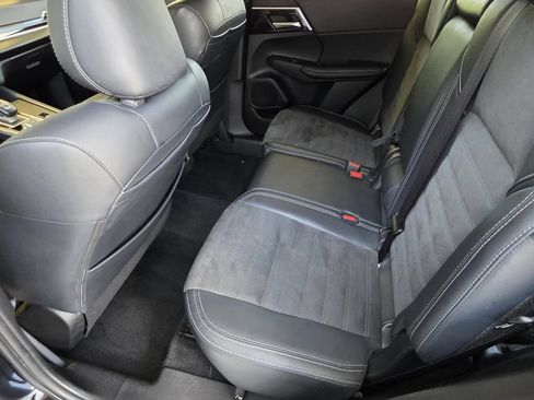 Used 2024 Mitsubishi Outlander SE Black Edition AWD/4WD image 10