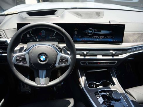 Used 2024 BMW X7 xDrive40i w/ M Sport Package AWD/4WD image 6