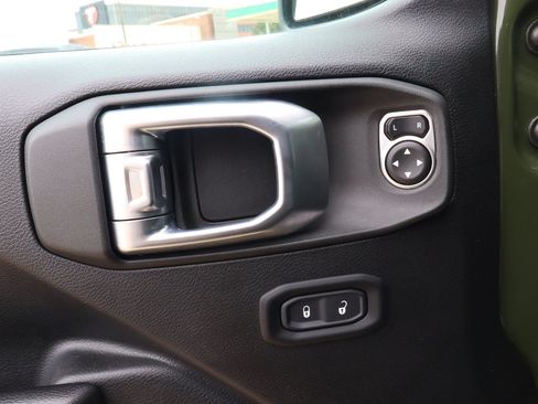 Used 2021 Jeep Wrangler Unlimited Sport AWD/4WD image 16