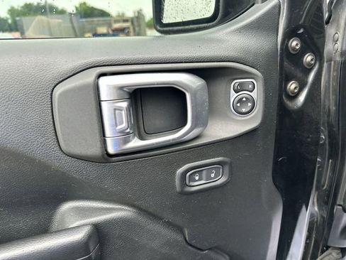 Used 2020 Jeep Gladiator Rubicon AWD/4WD image 17