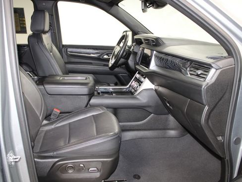 Used 2024 GMC Yukon XL Denali RWD image 32