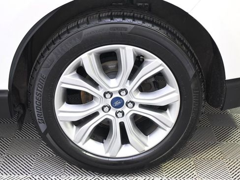 Used 2019 Ford Edge Titanium w/ Cold Weather Package AWD/4WD image 16