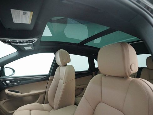 Certified 2026 Porsche Macan image 18