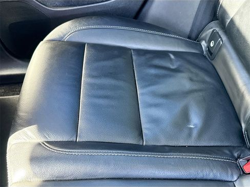 Used 2023 Volvo XC40 B5 Plus image 29