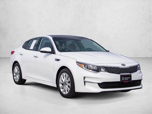 Used 2018 Kia Optima EX w/ Premium Package FWD image 3