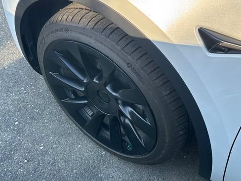 Used 2023 Tesla Model Y Long Range AWD/4WD image 4