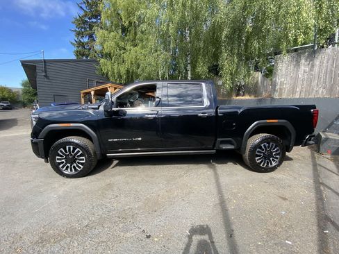 Used 2024 GMC Sierra 2500 Denali Ultimate AWD/4WD image 3