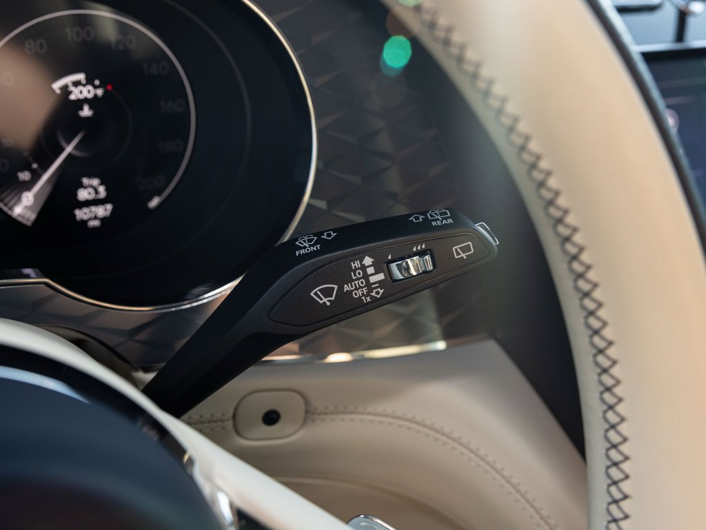 Used 2023 Bentley Bentayga AWD/4WD image 37