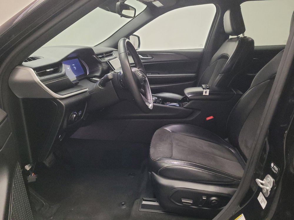 Used 2023 Jeep Grand Cherokee Altitude AWD/4WD image 17