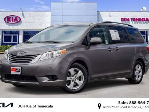 Used 2015 Toyota Sienna LE FWD image 1