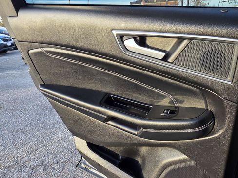 Used 2018 Ford Edge Titanium w/ Technology Package image 34