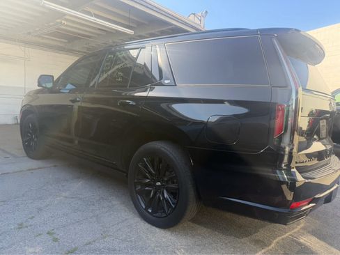 Used 2023 Cadillac Escalade Sport Platinum AWD/4WD image 3