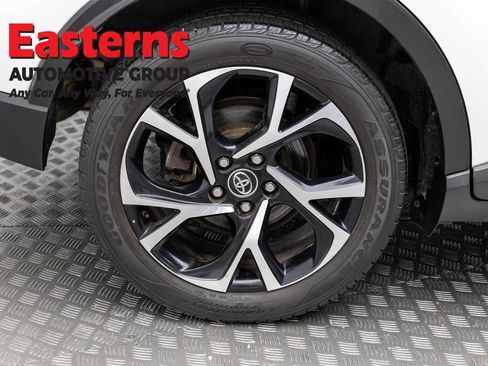 Used 2018 Toyota C-HR XLE FWD image 30